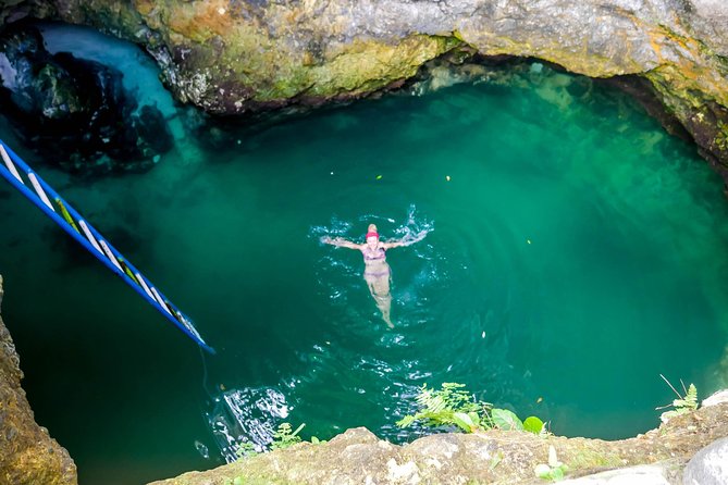 4. Negril Full-Day Guided / Sunset Tours 7miles Beach Blue Hole & Ricks Café - Rick’s Cafe and the sunset finish