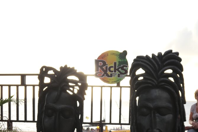 7 Mile Beach & Ricks Cafe with free Shopping experience - Details to settle before you go