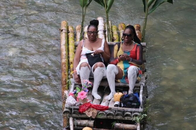 Bamboo rafting with Limestone Foot Massage free rum taste - Shopping and the question of the rum tasting