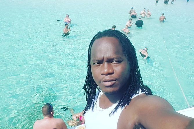 Beach please / Beach day in Ocho Rios Jamaica - Who will get the most from this outing