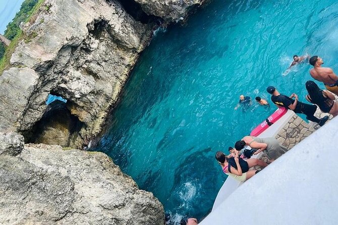 Beautiful Sunset Tour at the Rick's Cafe in Negril - What the two-hour rafting stop feels like