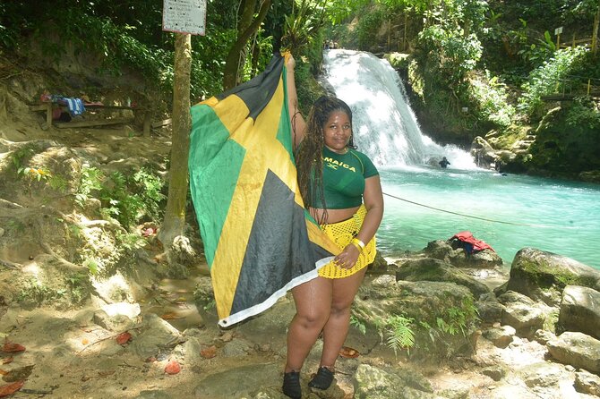 Blue Hole and Bamboo Rafting Ocho Rios - Bamboo rafting: two quiet hours on the river