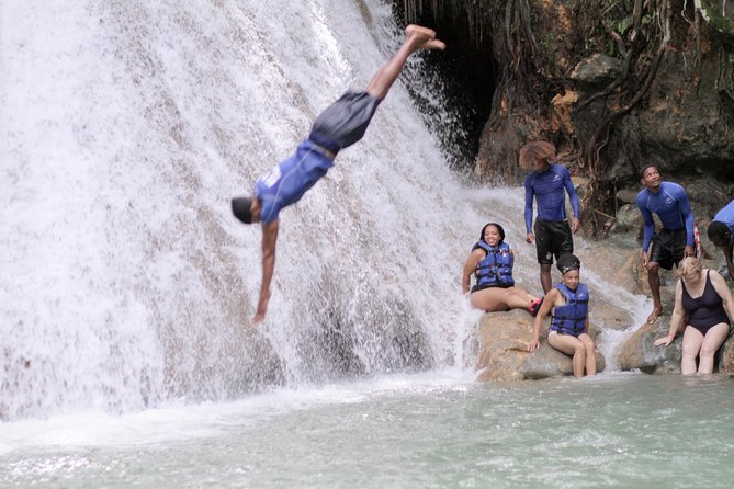 Blue Hole & Dunn's River Falls with Lunch from Negril - The early pickup matters more than the brochure suggests