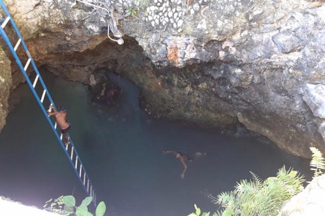 Blue Hole Mineral Spring and Rick's Cafe - Choosing between the ladder and the 22-foot jump