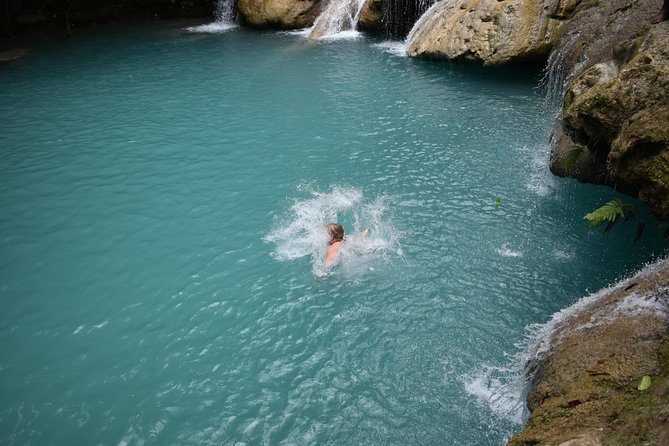 Blue Hole plus Secret Falls & Dunn's River Falls from Grand Palladium - How the guides affect the day