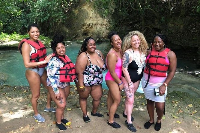 Blue Hole Tour from Ocho Rios - Photos, drinks, and the optional shopping stop