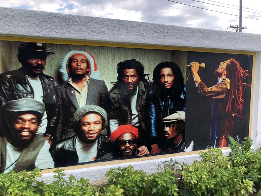 Bob marley 9 Miles & Dunns River Tour from Ocho Rios - The optional Scotchie food stop