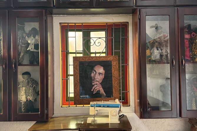 Bob Marley Nine Mile Tour - The gift shop and time to browse