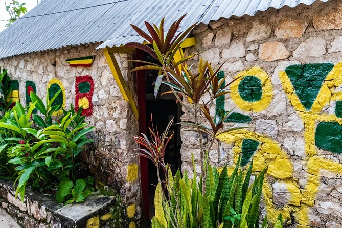 Bob Marley Nine Miles, sightseeing and local food and fruit stop - The road from Montego Bay to Jamaica’s interior