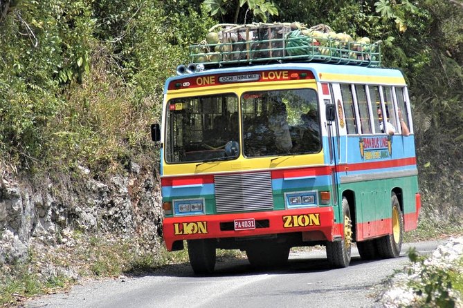 Bob Marley's Nine Mile Admission and Guided Tour from Montego Bay - A 15-minute pause at Columbus Park