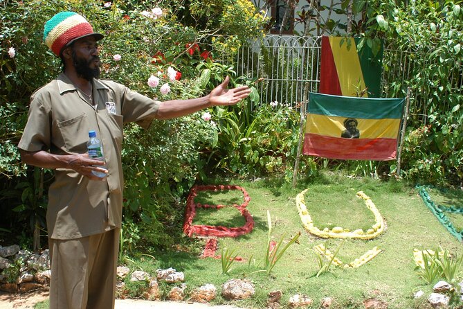 Bob Marley's Spirit of Reggae - The Nine Mile Experience - Arriving at Bob Marley Mausoleum
