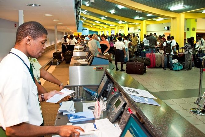 Departure Shuttle to Airport, Club Mobay Fast Track & VIP Lounge Combo - Finding the Club Mobay lounge near Gate 9
