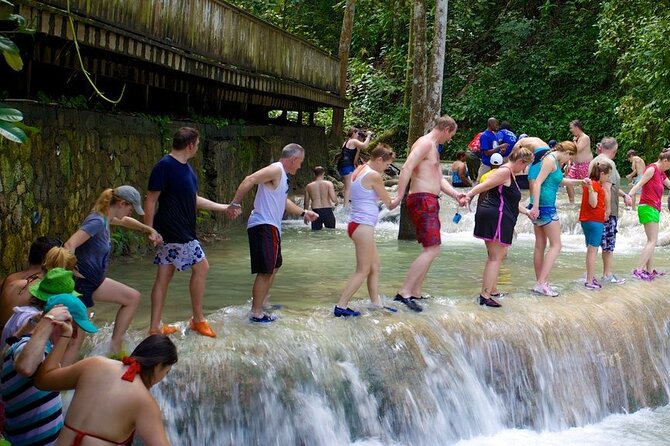 Dunn's River Falls & Blue Hole Combo Tour from Ocho Rios - What the guide adds on the road