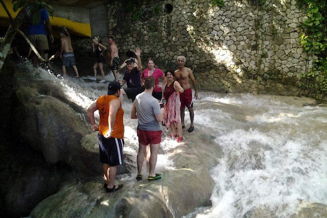 Dunn's River Falls excursion from Montego Bay - Crowds, waiting, and the best time of day