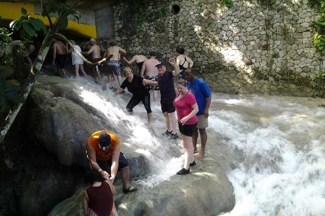 Dunn's River Falls excursion from Montego Bay - Food stops and the Jamaican flavor of the return