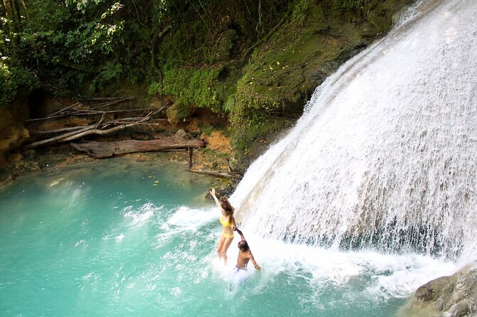 Dunns River Falls and Blue Hole Ocho Rios - Dunn’s River Falls: the famous climb to the sea