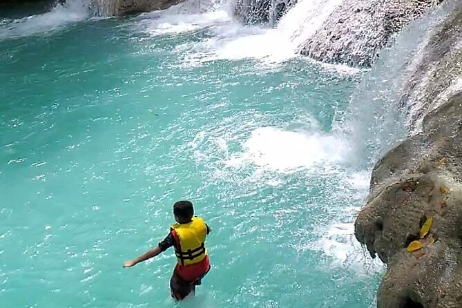 Dunns River Falls & Blue Hole Combo from Montego Bay with Pick Up - What the guiding service adds