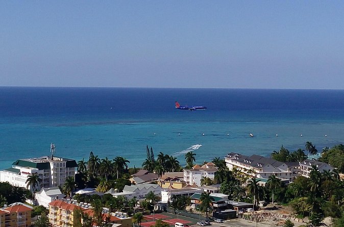 EXCLUSIVE AIRPORT / CRUISE PORT TRANSFER 1-4 Pax - Who gets the best value