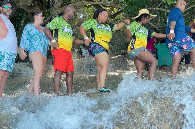 Exhilarating Dunn's River Falls Guided Tour from Ocho Rios hotels - The Ocho Rios souvenir stop
