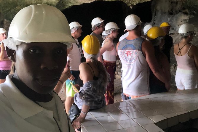 Explore Montego Bay Jamaica Private Tour to Green Gratto Cave - Queen’s Monument and Columbus Park add local context