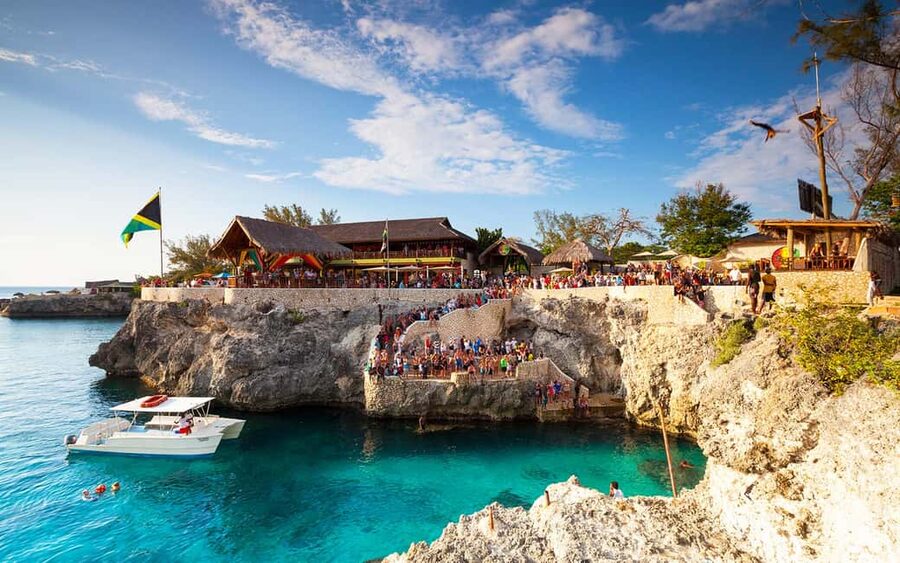 From Montego Bay: Negril Beach & Rick's Cafe Sunset Day Trip - Rick’s Cafe: cliff jumping or sunset watching