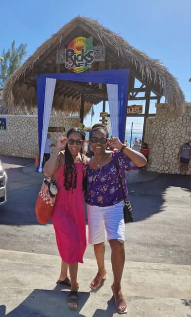From Montego Bay: Negril Day Trip and Rick's Café Sunset - Rick’s Café and the cliffside show