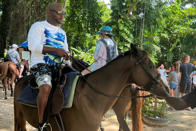 Horseback Riding Adventure in Jamaica - Meeting The Guides And Getting Help