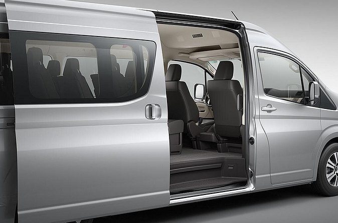 Hotel Riu Montego Bay Airport Shuttle Transfer - Meeting your representative at the airport