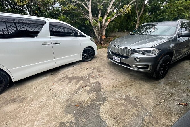 Luxurious Airport Pickup! - Choosing between the BMW X5 and Toyota Alphard