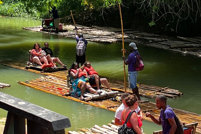 (Martha Brae River) Bamboo Rafting - What the bamboo raft ride feels like