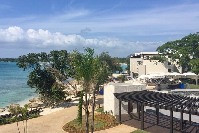 Montego Bay Airport Private Taxi to Royalton Negril - Leaving Sangster Airport without the taxi-line wait
