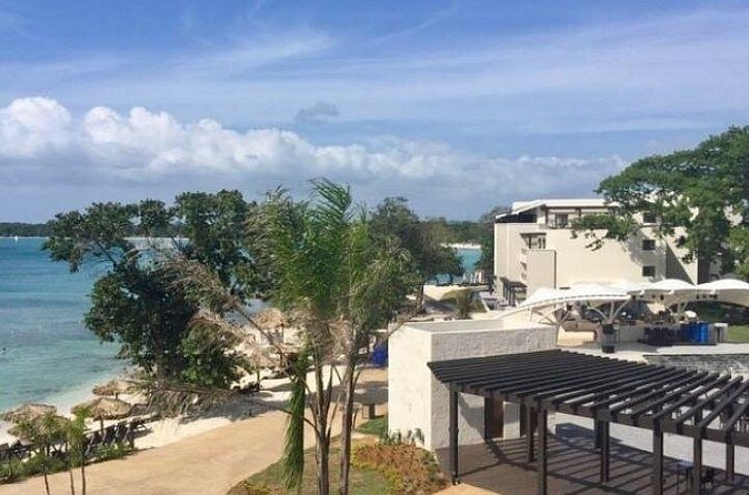 Montego Bay Airport to Royalton/Hideaway Negril Private Transfer - Stops for drinks, bathrooms, and practical needs