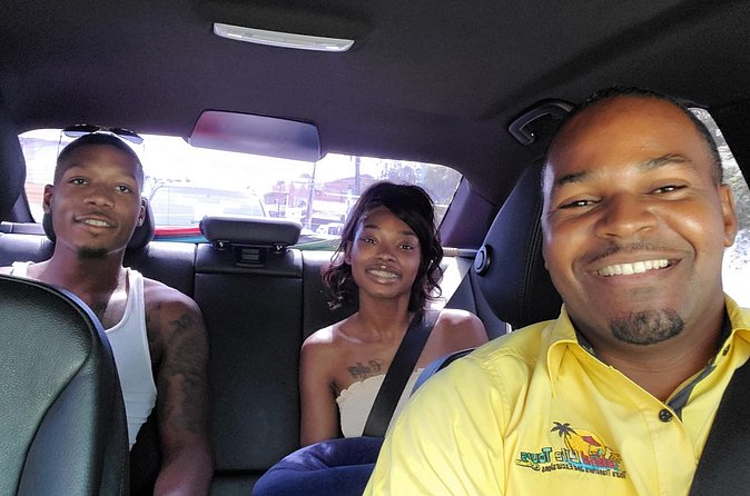 Montego Bay Airport Transfer to Hotels in Ochi Rios - What the vehicle and service include