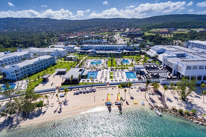 Montego Bay Airport Transfer to Montego Bay and Falmouth Hotels - A simpler first ride from Montego Bay airport