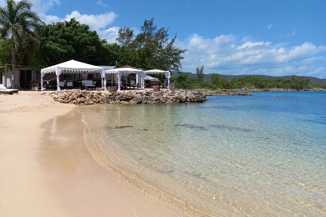Montego Bay: Bamboo Beach Club with Lunch and Cocktails - Three hours by calm blue water