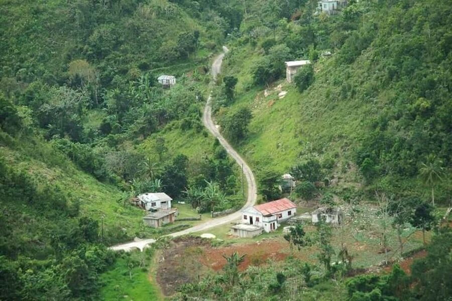 Montego Bay: Bob Marley's Nine Mile Admission & Guided Tour - Comfort, accessibility, and the road