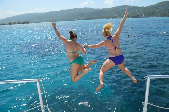 Montego Bay Catamaran: Snorkel Tour with Open Bar & Reggae DJ - A Montego Bay afternoon built around music and water