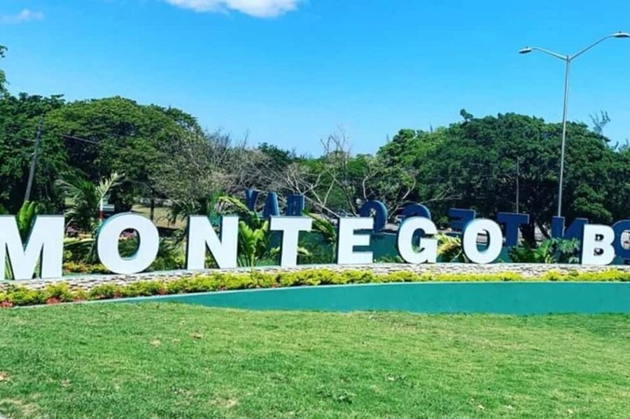Montego Bay: City Highlights and Souvenir Shopping Tour - Through Rose Hall and the Elegant Corridor