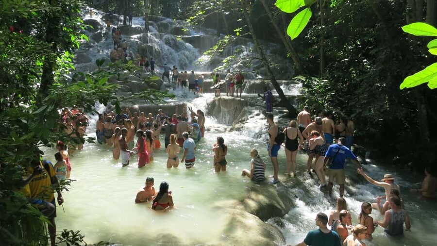Montego Bay: Dunn's River Falls & Lunch at Bamboo Beach Club - The Montego Bay to Ocho Rios road trip