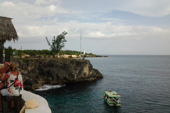 Montego Bay Excursion Negril 7 Miles Beach, Rick's Cafe and Time Square Shopping - Margaritaville for Lunch and Family Fun