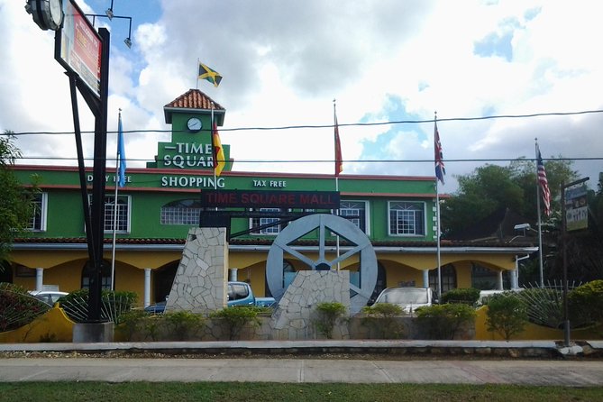 Montego Bay Excursion Negril 7 Miles Beach, Rick's Cafe and Time Square Shopping - How the Group Size and Timing Affect the Day