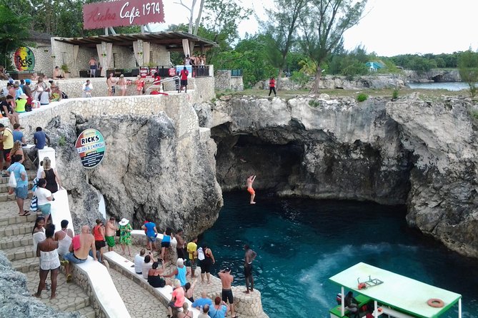 Montego Bay Excursion Negril 7 Miles Beach, Rick's Cafe and Time Square Shopping - Trevor Hudlin and the Personal Side of the Tour