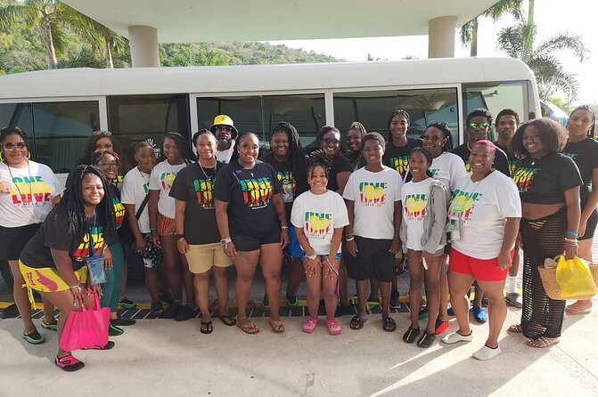 Montego Bay Jamaica MBJ Airport Transfer to Hotels in Montego Bay - Comfort: Air Conditioning, Water, and WiFi