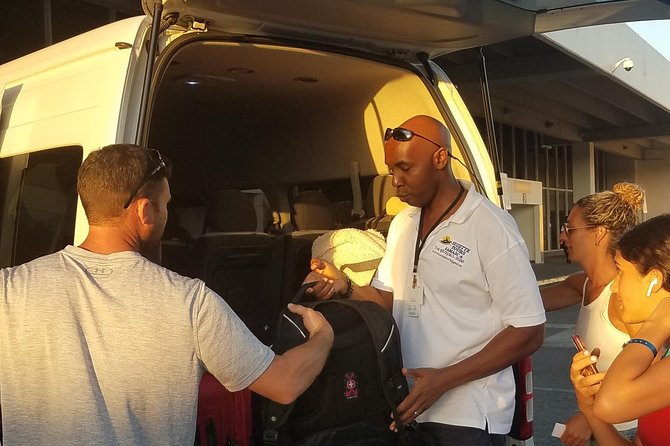 Montego Bay Round Trip Airport Transfers - The ride to Montego Bay hotels and villas