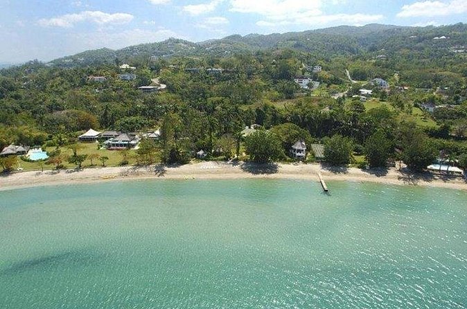 Montego Bay Sightseeing and Shopping Tour - The Hip Strip: shopping at the center of the tour