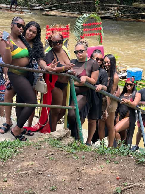 Montegobay: Rafting Tour with Limestone Massage - Meeting the guides and reaching Lethe