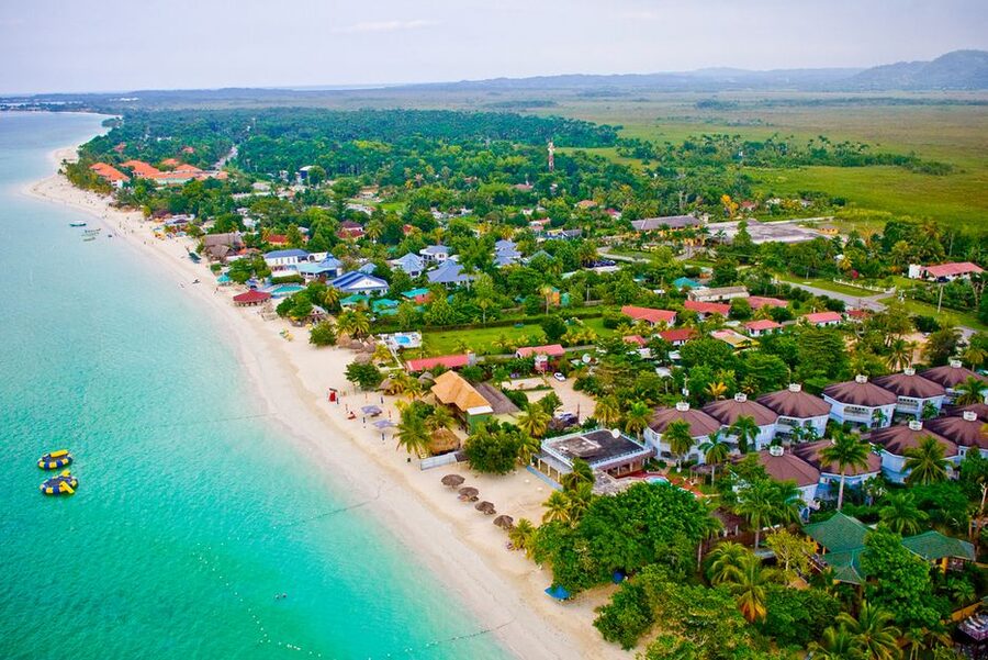 Negril 7-Hour Tour from Montego Bay - The Negril lighthouse and the western tip