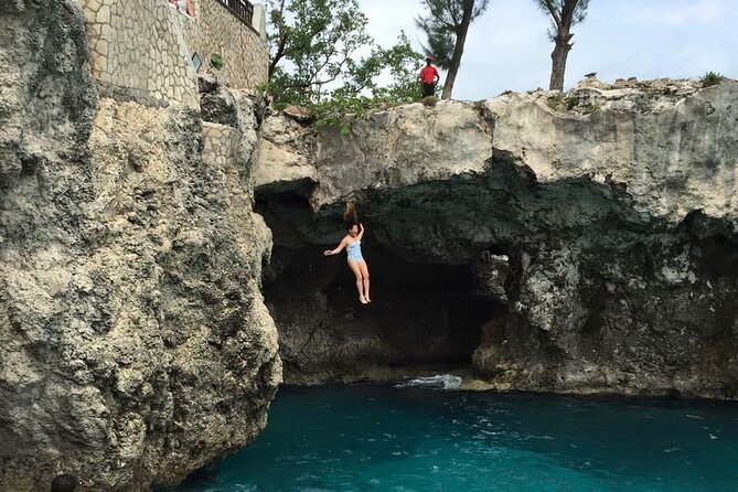 Negril Beach Break and Ricks Cafe - Montego Bay Cruise Port - The Montego Bay pickup and ride to Negril