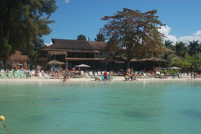 Negril Beach Break and Ricks Cafe - Montego Bay Cruise Port - Rick’s Cafe and the famous cliff jumps