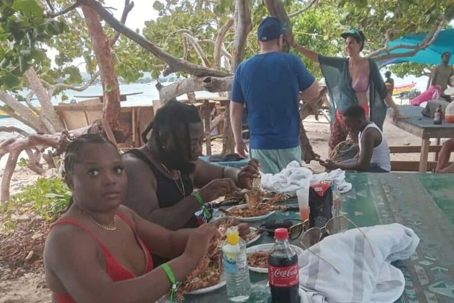 Negril: Booby Cay Island Picnic Tour with Snorkeling - One hour of snorkeling in clear water